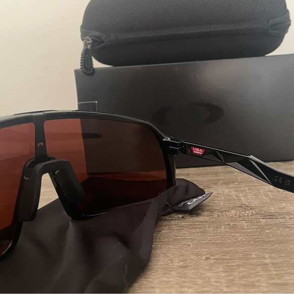 Oakley Sutro Black Frame, Prizm Black Iridium Lens - Picture 4 of 6